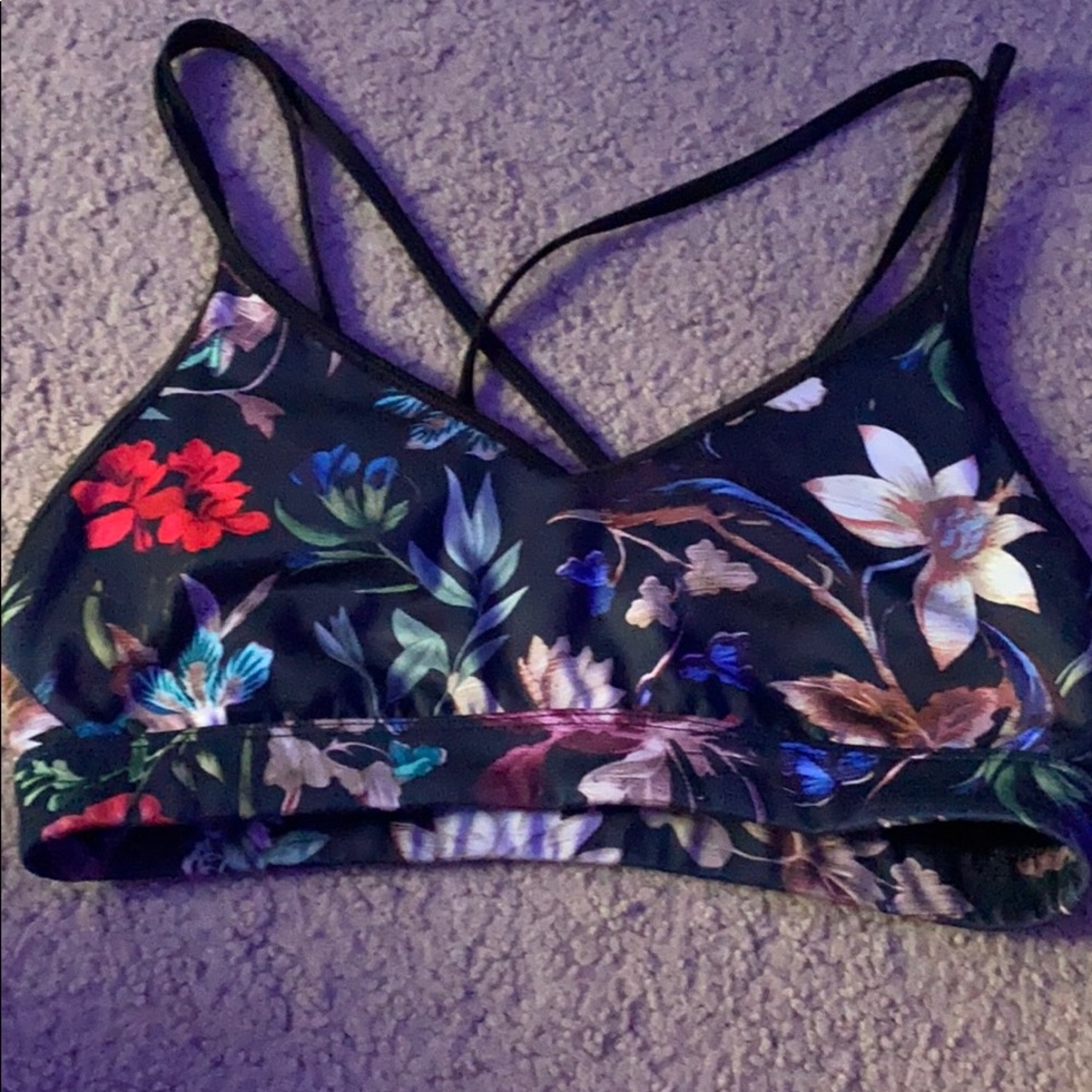 Old navy activewear sports bra size small